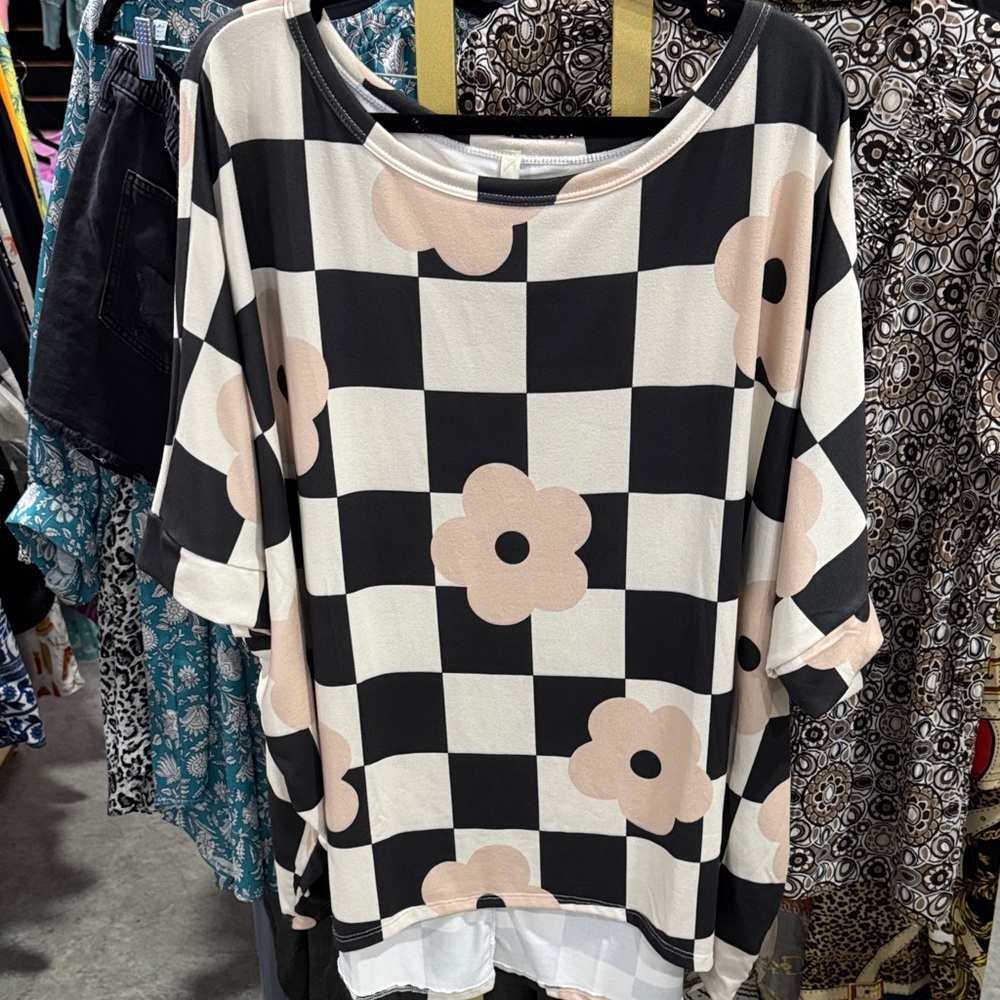 Celeste Black & Cream Checkered Floral Short Sleeve Tee